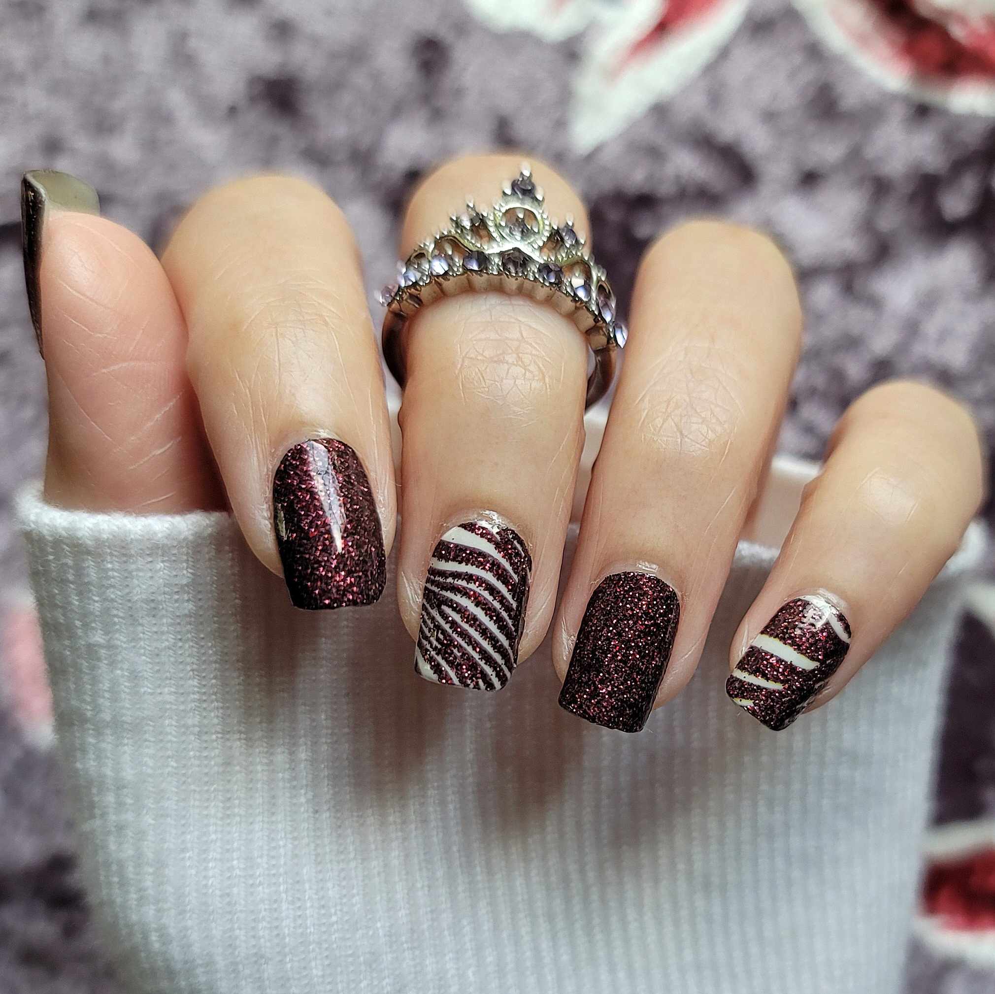 Embrace Your Style Nails Burgundy Dazzle Nail Wraps