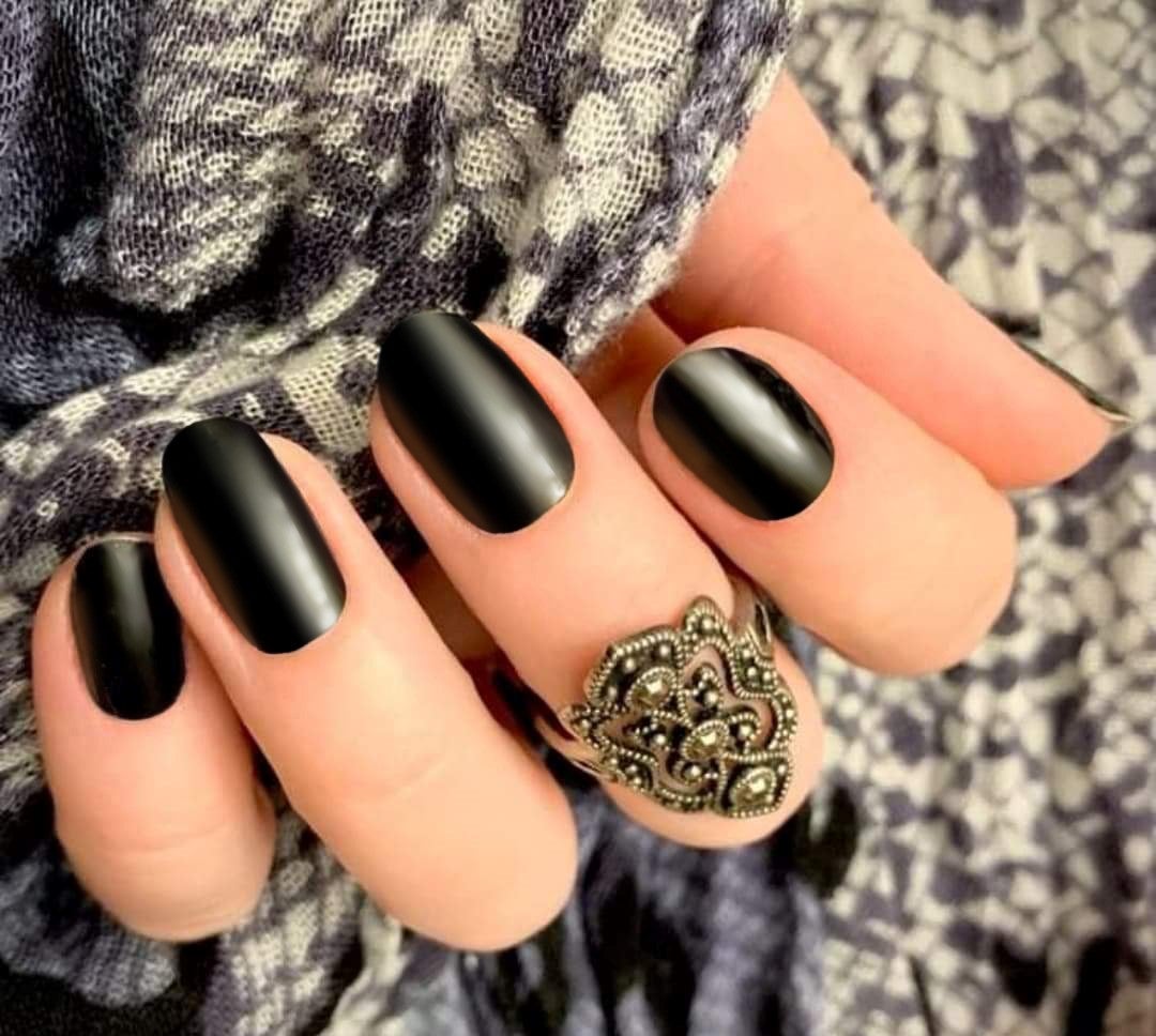 Black nails polish online