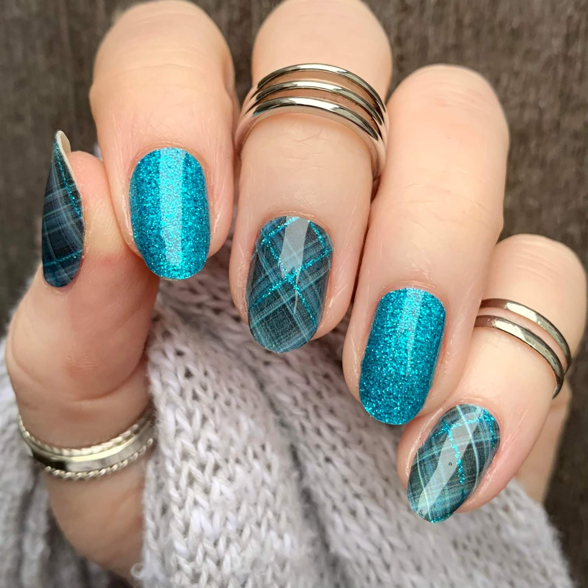 21 Teal Nail Designs We Can't Wait to Try | Turquoise nails, Teal nails, Teal  nail designs